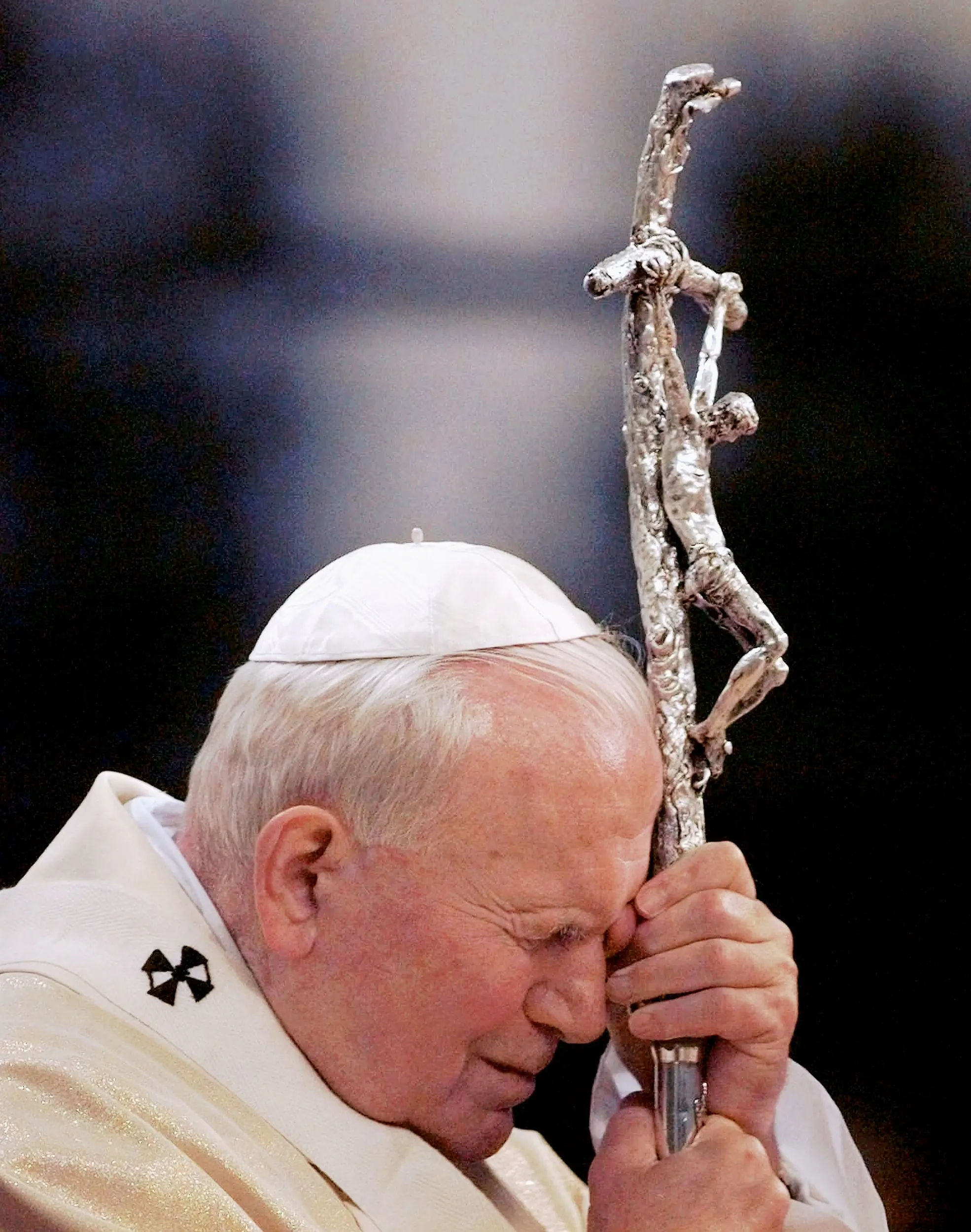 Praying Pontif — Pope John Paul II prays during his open-air Mass celebration at New York City’s Central Park Saturday, October 7, 1995. An estimated 125,000 people were in attendance.  (AP Photo/Stephan Savoia)  © The Associated Press