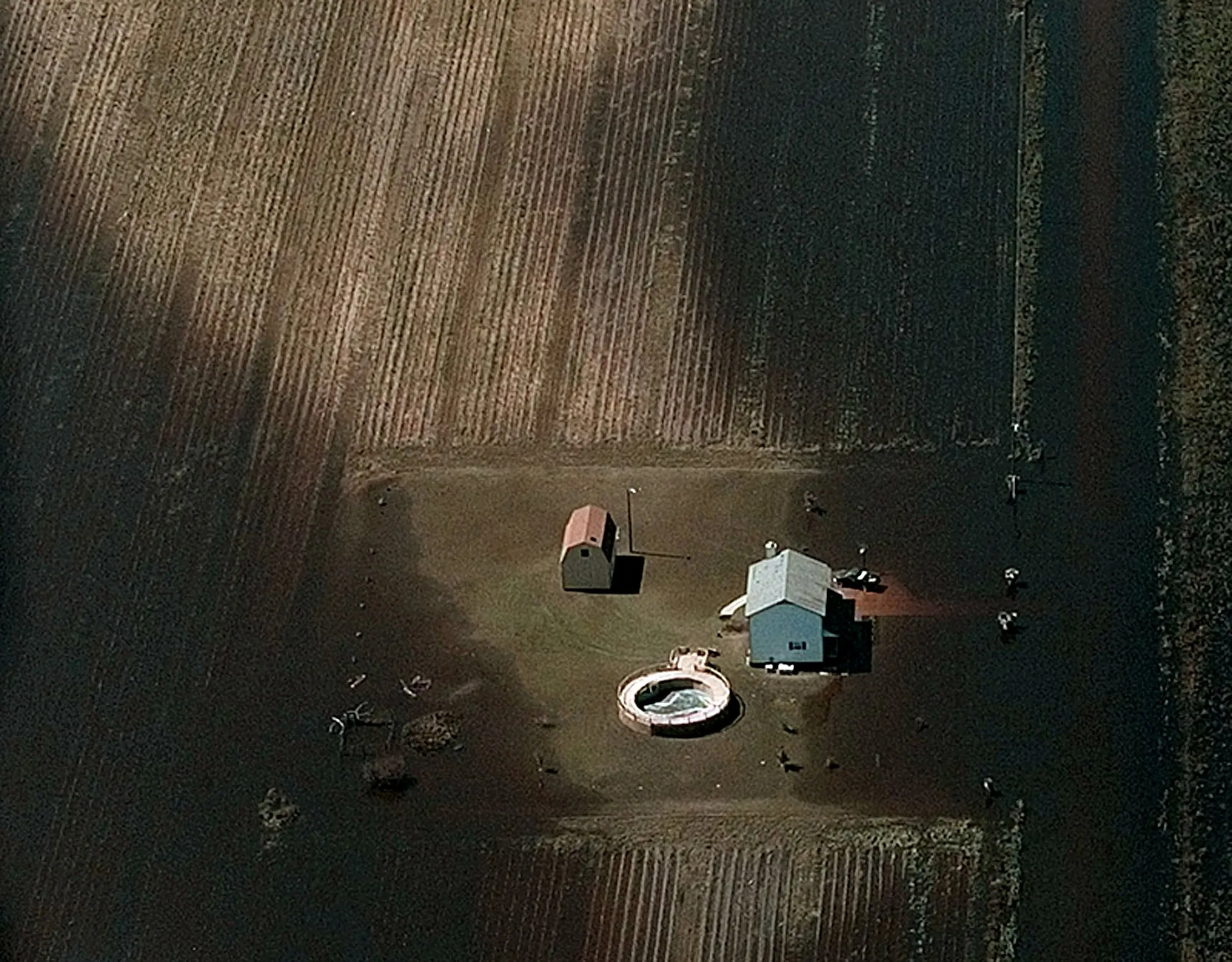 Flooded Farmland — Flood waters from the Tar River caused by the heavy rains of Hurricane Floyd encroach on a farm located between Kinston and Greenville, North Carolina. Thursday, September 23, 1999. Many of the farms that have been flooded face the prospect of having lost their fertile topsoil, washed away when the Tar left its banks.  (AP Photo/Stephan Savoia)  © The Associated Press