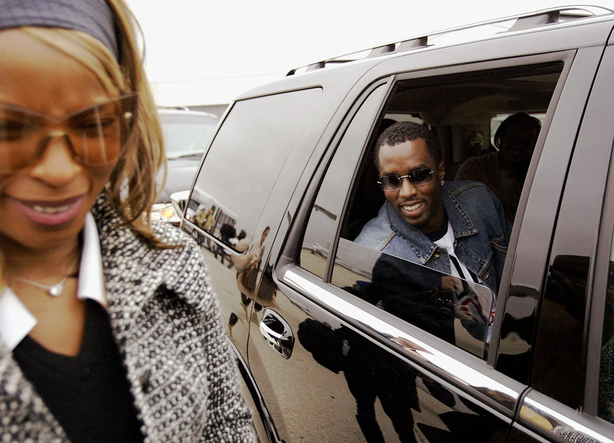 Vote Or Die Tour — Hip-Hop artist Sean 'P. Diddy' Combs talks with R&B singer Mary J. Blige as Blige walks to the chartered jet that will take Combs, Blige and their entourage to Detroit, Michigan after a stop in Milwaukee, Wisconsin Tuesday afternoon, October 26, 2004. Combs, representing Citizen Change, a non-profit non-partisan group, is on his “Vote or Die” tour designed to reach young Americans with a mission emphasizing the importance of voting.  (AP Photo/Stephan Savoia)  © The Associated Press