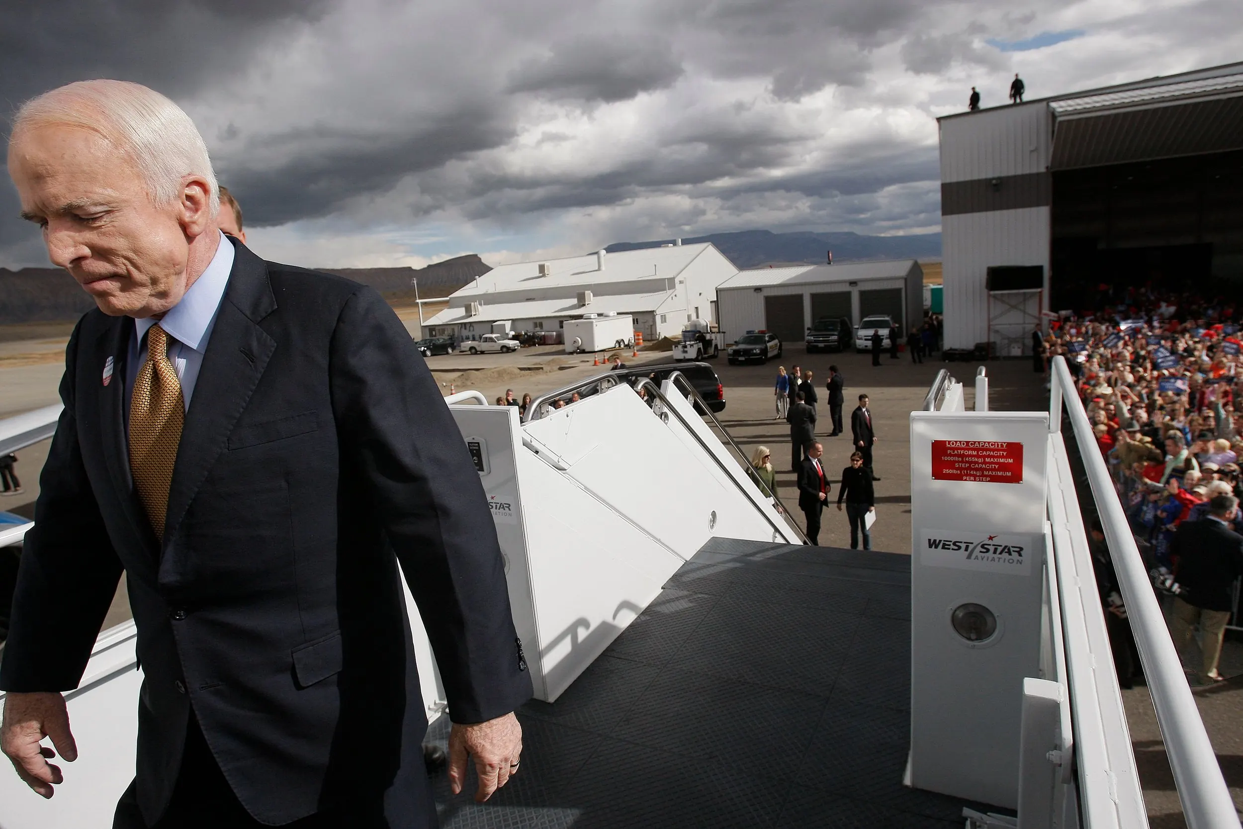 Final Stop — Arizona Republican presidential candidate Senator John McCain steps onto his plane after acknowledging the cheers of supporters at his final 2008 campaign rally on election day, Tuesday, November 4, 2008, in Grand Junction, Colorado. McCain, who lost to Senator Barack Obama later that night, decided he would make two last campaign stops after casting his vote that morning in Phoenix, Arizona.  (AP Photo/Stephan Savoia)  © The Associated Press